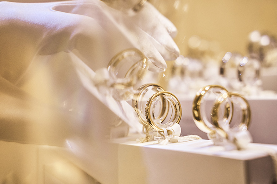 26_Schmuck AdobeStock_255256647_KOSTENLOS